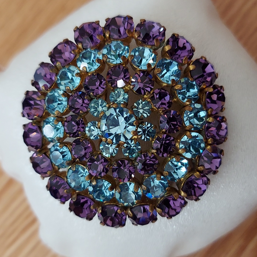 Stunning Rhinestone Brooch 81$